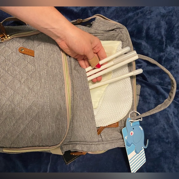 NWT Convertible backpack and diaper bag with bassinet and diaper-changing pad - Picture 4 of 8